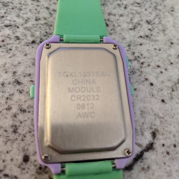 Calculator Watch *NEEDS BATTERIES* - Picture 3 of 3